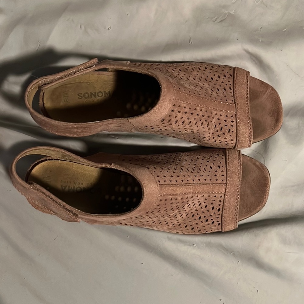 rose colored sonoma heels hardly worn, women’s size 7